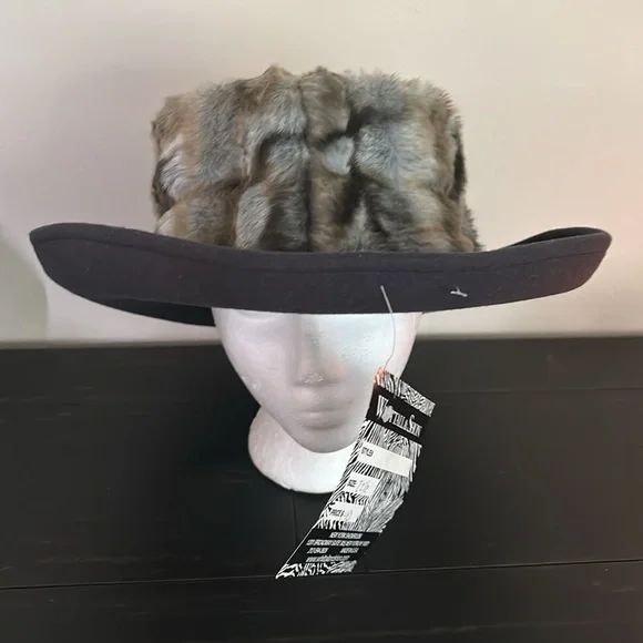 VINTAGE Whittall & Shonnwool felt faux fur hat Vintage Whittall & Shon Black Felt Wool Hat W/ Feather Brim  main image 3